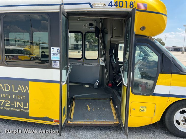 image for item LF9499 2016 Chevrolet Express  shuttle bus