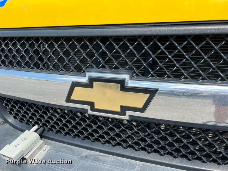 image for item LF9499 2016 Chevrolet Express  shuttle bus