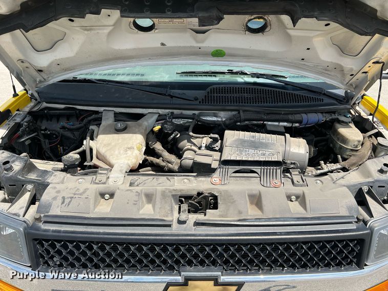 image for item LF9499 2016 Chevrolet Express  shuttle bus