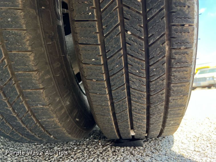 image for item LF9499 2016 Chevrolet Express  shuttle bus