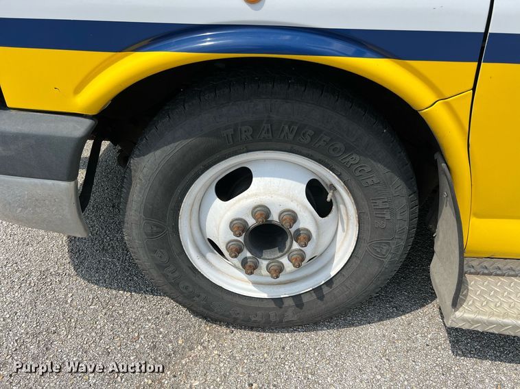 image for item LF9499 2016 Chevrolet Express  shuttle bus