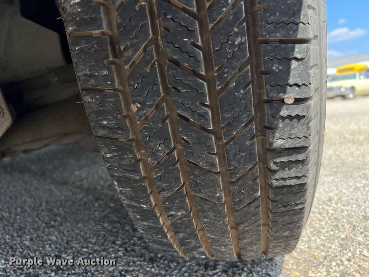 image for item LF9499 2016 Chevrolet Express  shuttle bus