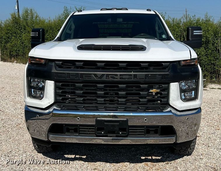 image for item LF9502 2020 Chevrolet Silverado 3500HD  Crew Cab flatbed pickup truck