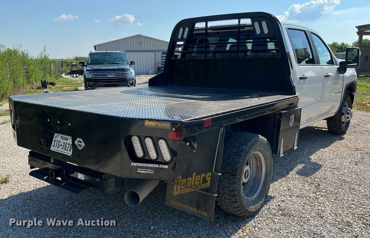 image for item LF9502 2020 Chevrolet Silverado 3500HD  Crew Cab flatbed pickup truck