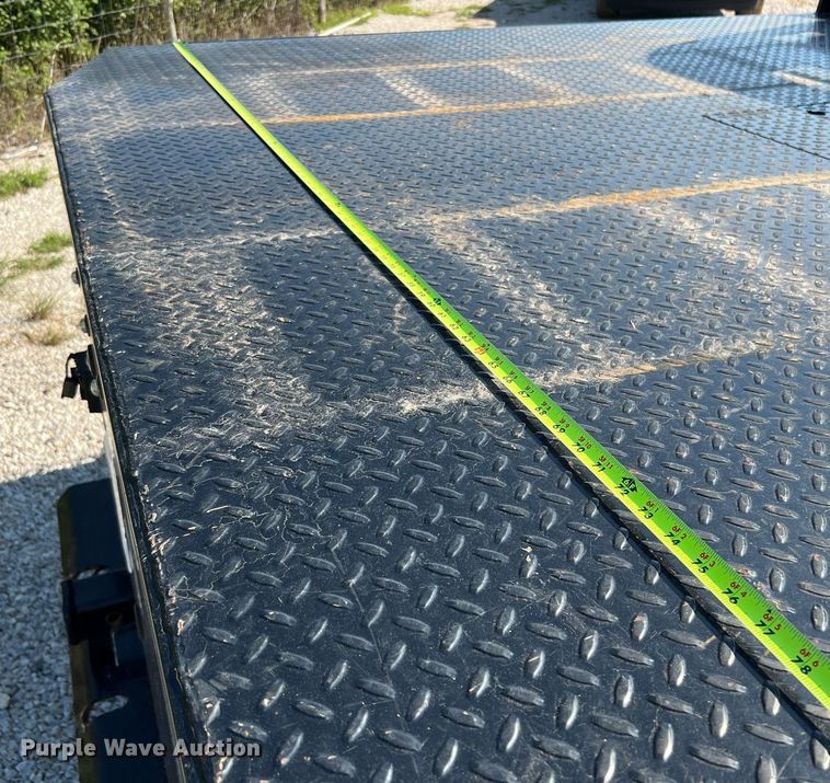 image for item LF9502 2020 Chevrolet Silverado 3500HD  Crew Cab flatbed pickup truck