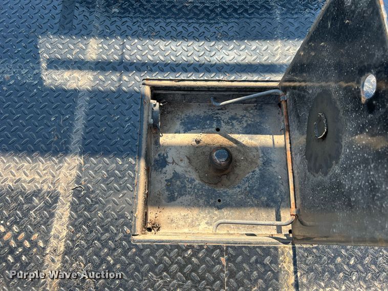 image for item LF9502 2020 Chevrolet Silverado 3500HD  Crew Cab flatbed pickup truck