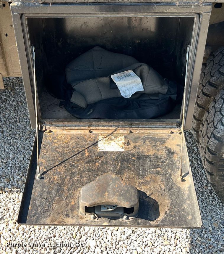 image for item LF9502 2020 Chevrolet Silverado 3500HD  Crew Cab flatbed pickup truck