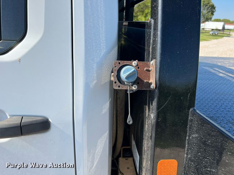 image for item LF9502 2020 Chevrolet Silverado 3500HD  Crew Cab flatbed pickup truck