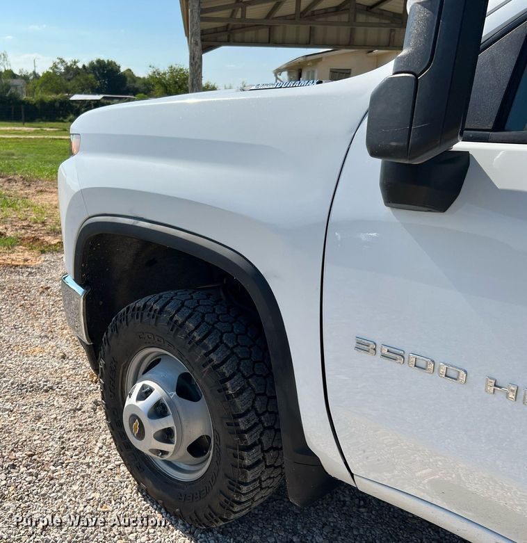 image for item LF9502 2020 Chevrolet Silverado 3500HD  Crew Cab flatbed pickup truck