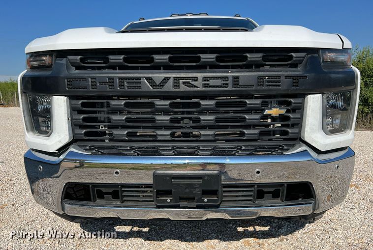 image for item LF9502 2020 Chevrolet Silverado 3500HD  Crew Cab flatbed pickup truck