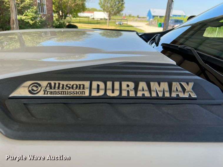 image for item LF9502 2020 Chevrolet Silverado 3500HD  Crew Cab flatbed pickup truck