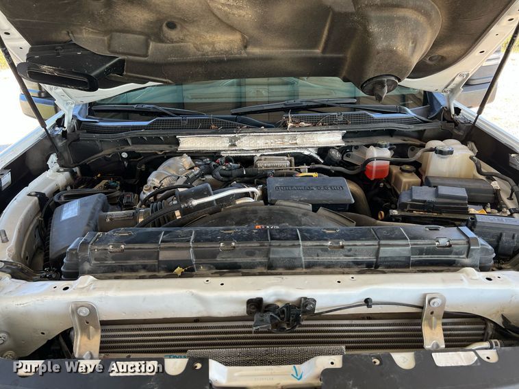 image for item LF9502 2020 Chevrolet Silverado 3500HD  Crew Cab flatbed pickup truck