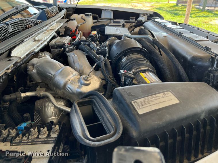 image for item LF9502 2020 Chevrolet Silverado 3500HD  Crew Cab flatbed pickup truck