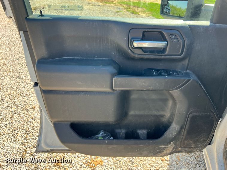 image for item LF9502 2020 Chevrolet Silverado 3500HD  Crew Cab flatbed pickup truck