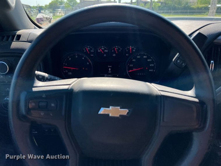 image for item LF9502 2020 Chevrolet Silverado 3500HD  Crew Cab flatbed pickup truck