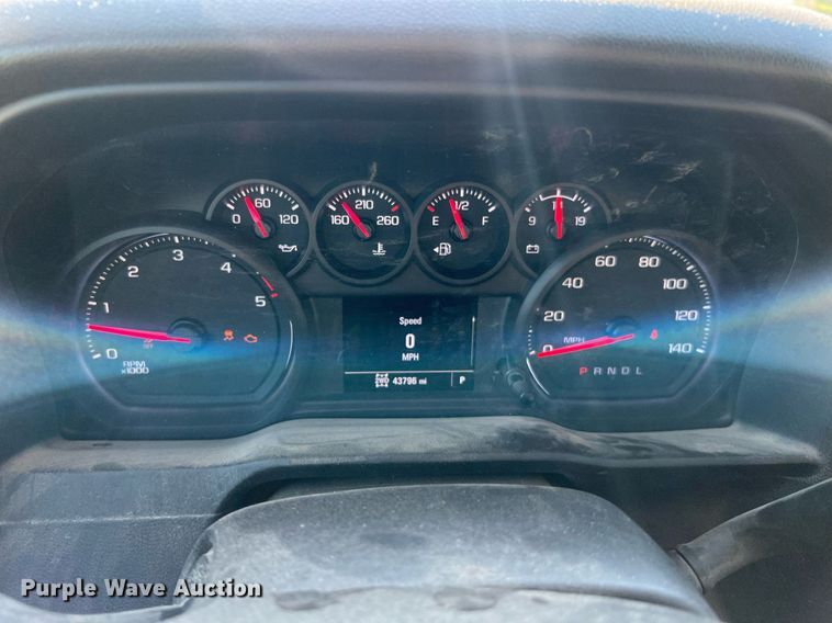 image for item LF9502 2020 Chevrolet Silverado 3500HD  Crew Cab flatbed pickup truck