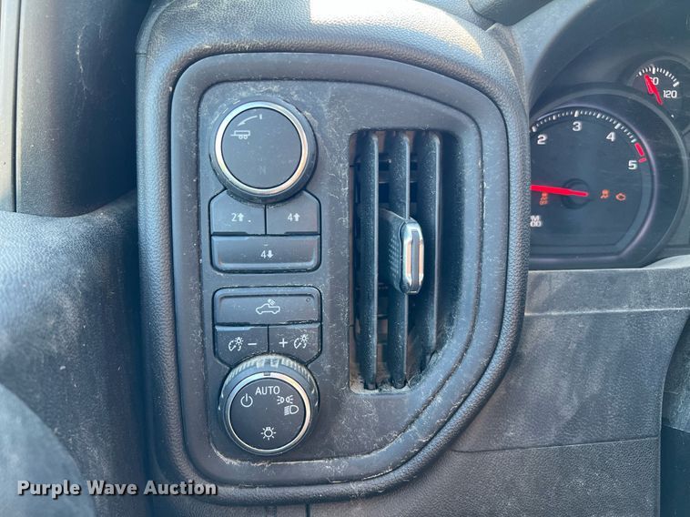 image for item LF9502 2020 Chevrolet Silverado 3500HD  Crew Cab flatbed pickup truck