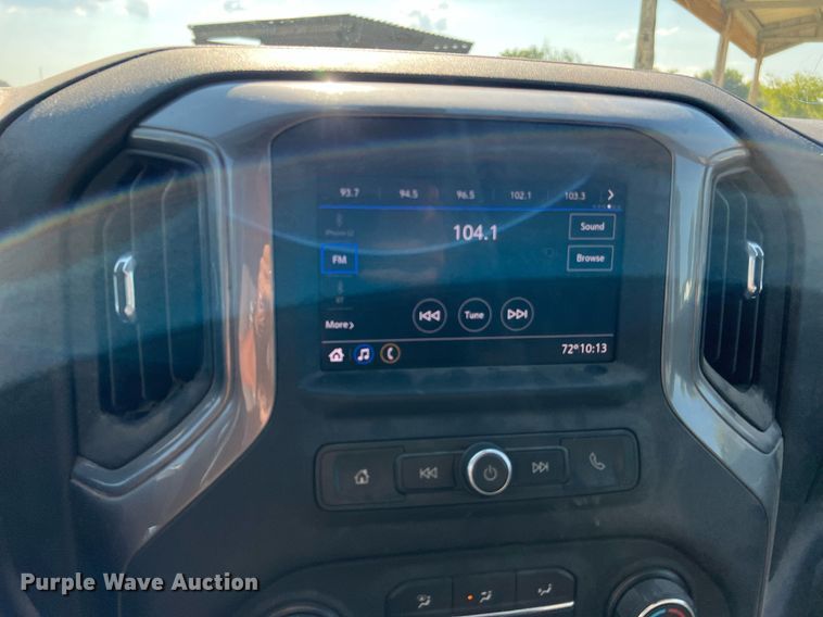 image for item LF9502 2020 Chevrolet Silverado 3500HD  Crew Cab flatbed pickup truck