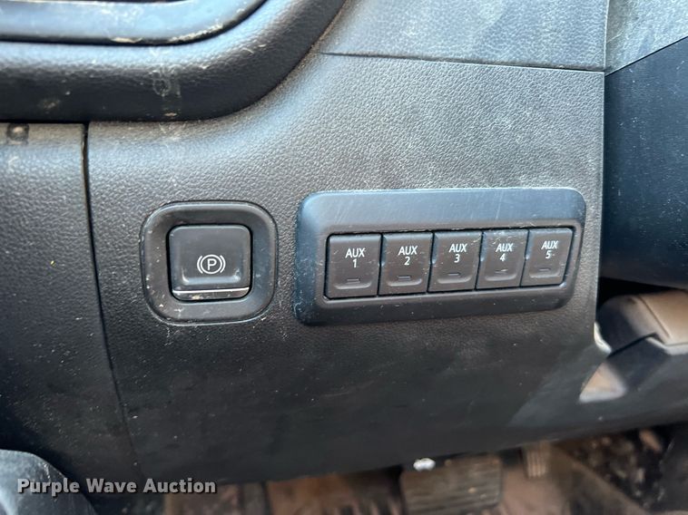 image for item LF9502 2020 Chevrolet Silverado 3500HD  Crew Cab flatbed pickup truck