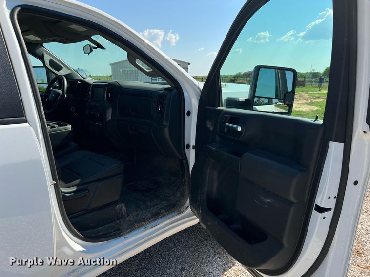 image for item LF9502 2020 Chevrolet Silverado 3500HD  Crew Cab flatbed pickup truck