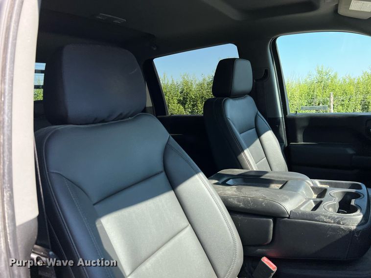 image for item LF9502 2020 Chevrolet Silverado 3500HD  Crew Cab flatbed pickup truck