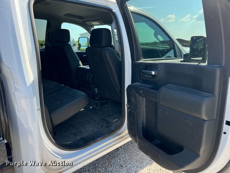 image for item LF9502 2020 Chevrolet Silverado 3500HD  Crew Cab flatbed pickup truck