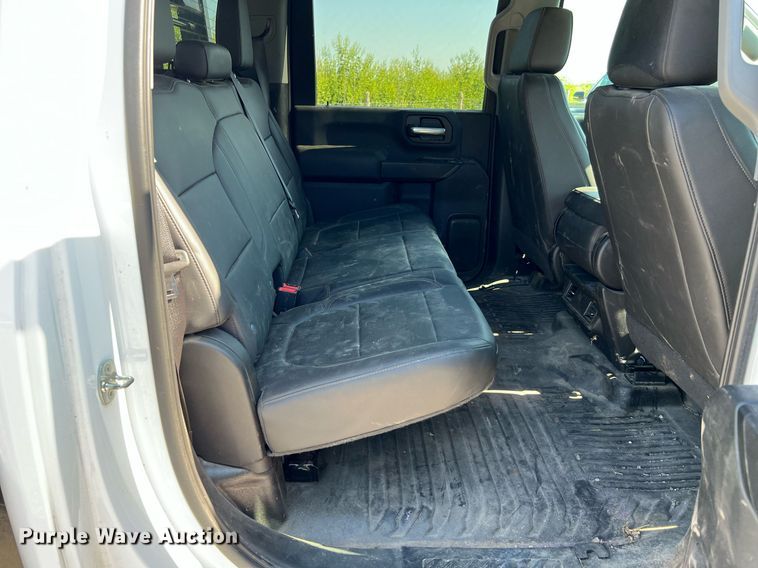 image for item LF9502 2020 Chevrolet Silverado 3500HD  Crew Cab flatbed pickup truck