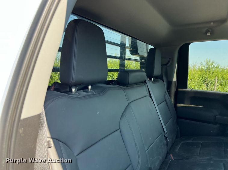 image for item LF9502 2020 Chevrolet Silverado 3500HD  Crew Cab flatbed pickup truck