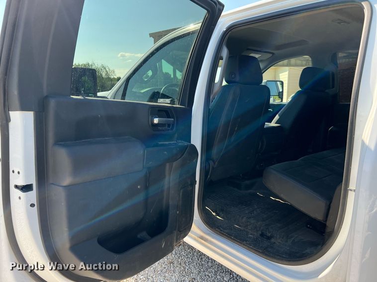 image for item LF9502 2020 Chevrolet Silverado 3500HD  Crew Cab flatbed pickup truck