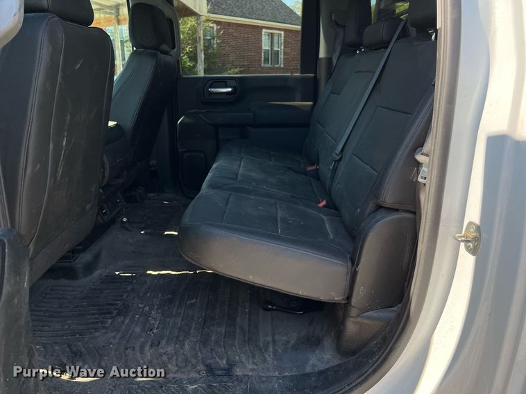 image for item LF9502 2020 Chevrolet Silverado 3500HD  Crew Cab flatbed pickup truck