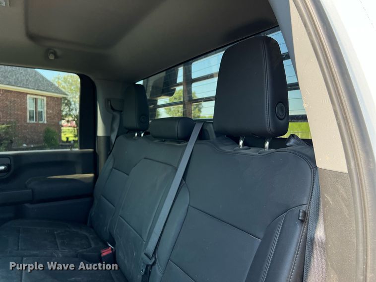 image for item LF9502 2020 Chevrolet Silverado 3500HD  Crew Cab flatbed pickup truck