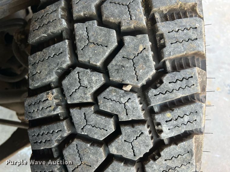 image for item LF9502 2020 Chevrolet Silverado 3500HD  Crew Cab flatbed pickup truck