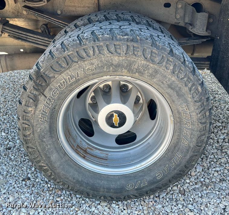 image for item LF9502 2020 Chevrolet Silverado 3500HD  Crew Cab flatbed pickup truck