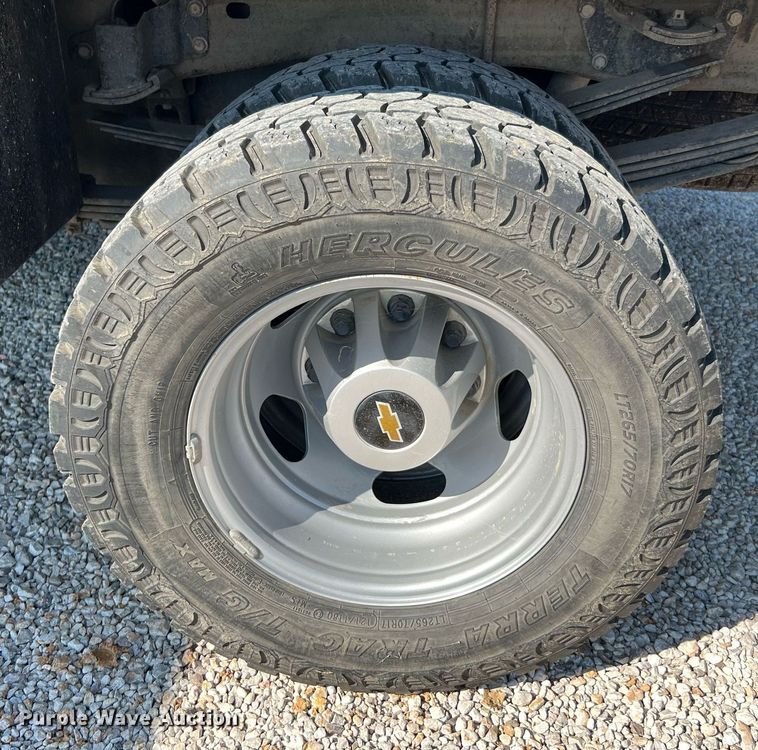 image for item LF9502 2020 Chevrolet Silverado 3500HD  Crew Cab flatbed pickup truck