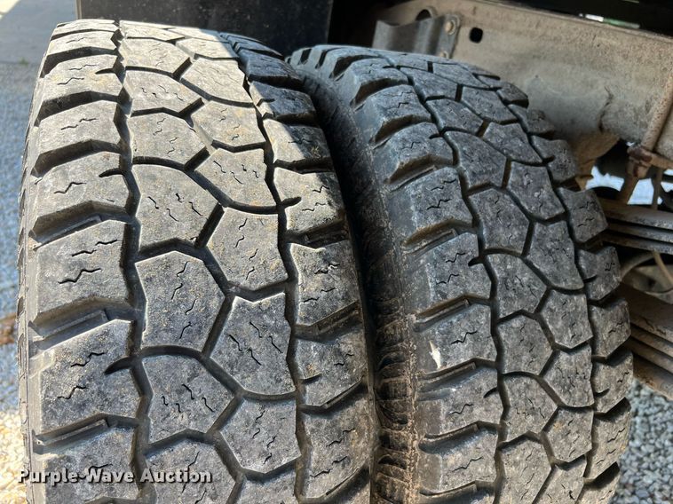 image for item LF9502 2020 Chevrolet Silverado 3500HD  Crew Cab flatbed pickup truck