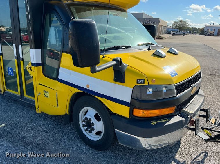 image for item LF9504 2016 Chevrolet Express  shuttle bus