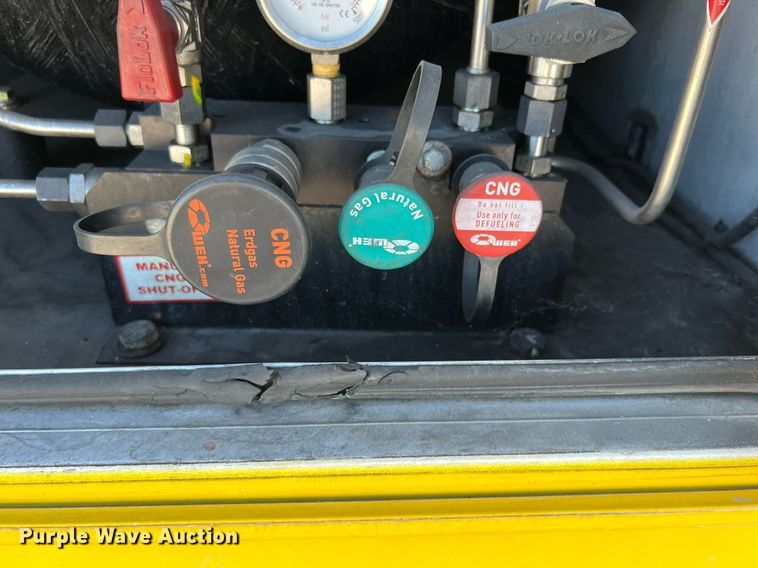 image for item LF9504 2016 Chevrolet Express  shuttle bus