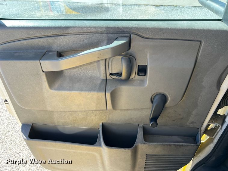 image for item LF9504 2016 Chevrolet Express  shuttle bus