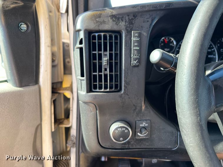 image for item LF9504 2016 Chevrolet Express  shuttle bus