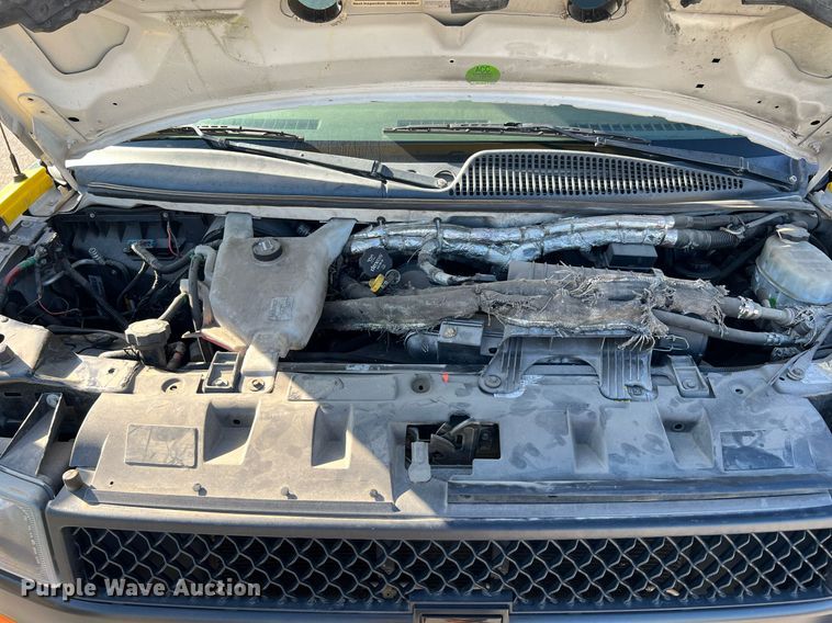 image for item LF9504 2016 Chevrolet Express  shuttle bus