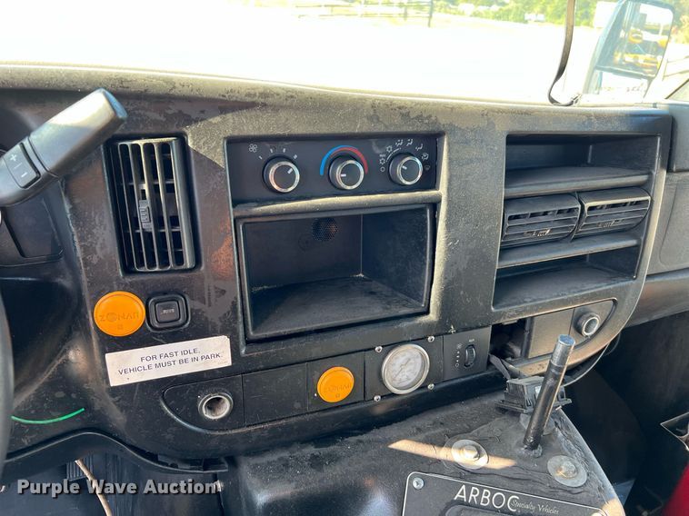 image for item LF9504 2016 Chevrolet Express  shuttle bus