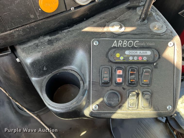 image for item LF9504 2016 Chevrolet Express  shuttle bus