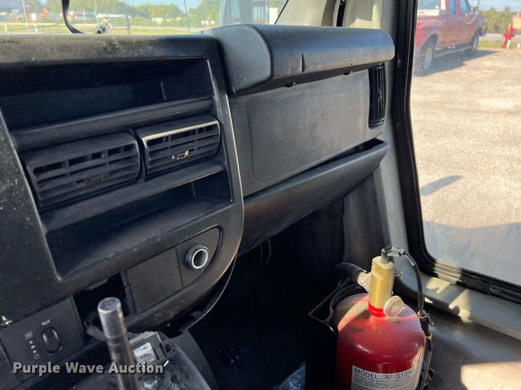 image for item LF9504 2016 Chevrolet Express  shuttle bus