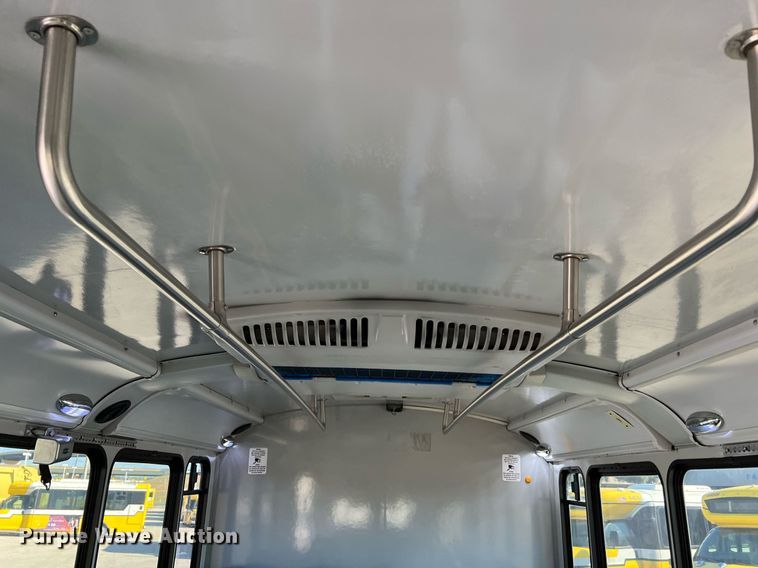 image for item LF9504 2016 Chevrolet Express  shuttle bus