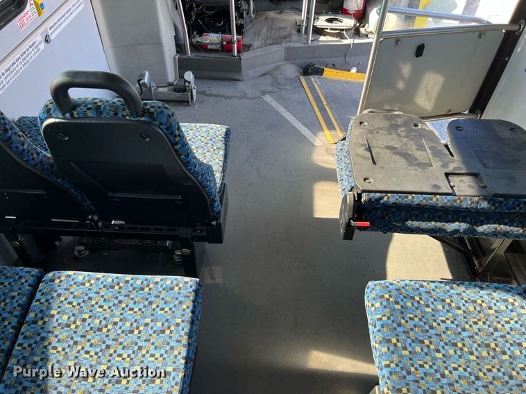 image for item LF9504 2016 Chevrolet Express  shuttle bus