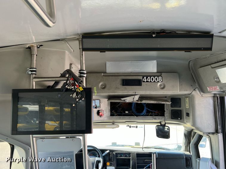 image for item LF9504 2016 Chevrolet Express  shuttle bus