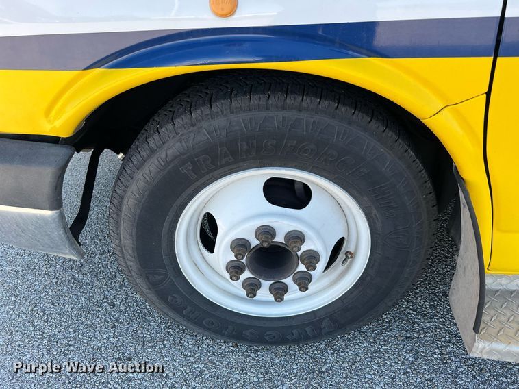 image for item LF9504 2016 Chevrolet Express  shuttle bus