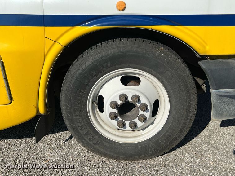 image for item LF9504 2016 Chevrolet Express  shuttle bus