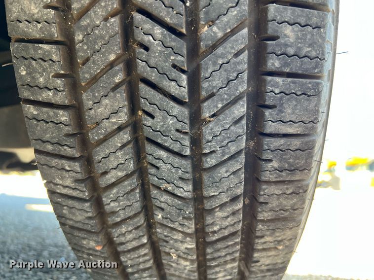 image for item LF9504 2016 Chevrolet Express  shuttle bus