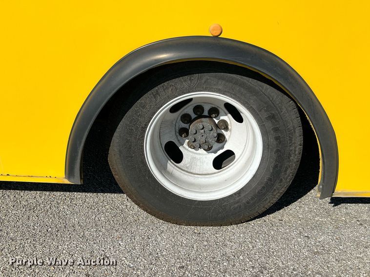 image for item LF9504 2016 Chevrolet Express  shuttle bus